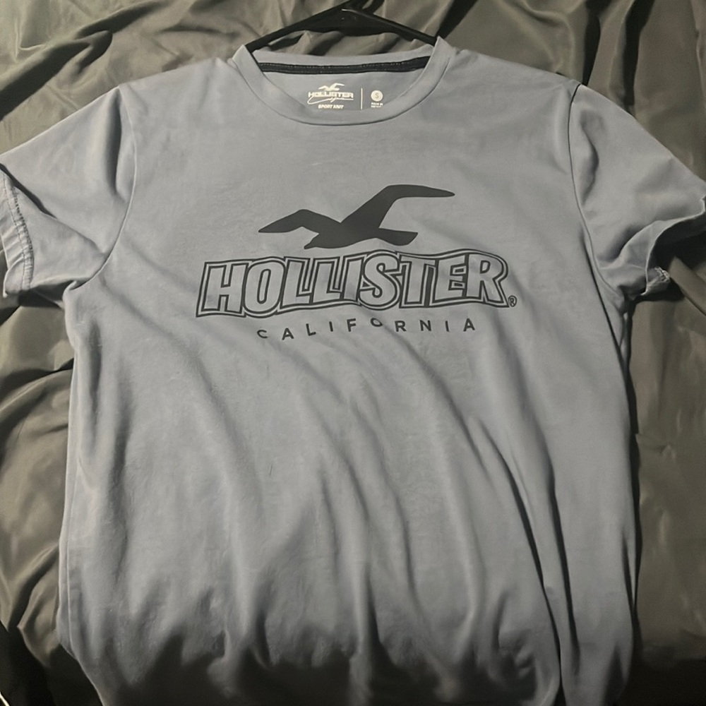 Small blue hollester shirt